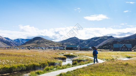 前往冰岛旅行前往冰岛高地区Fjellabak自然保护区Landmannalaugar地区September营地的游客图片