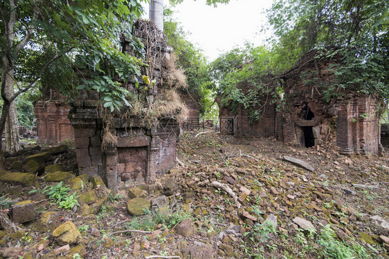 柬埔寨西北部柏威夏市以北的SraEm镇以东的PrasatNeakBuos高棉寺庙柬埔寨SraEm2017年11月柬埔寨SRAEM图片