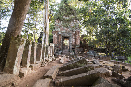 高棉寺庙位于柬埔寨西北部柏威夏市以西的Srayong镇以东柬埔寨SraEm2017年11月柬埔寨SRAEMPRASATKOHKE图片