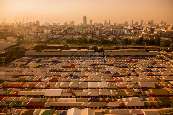 泰国曼谷市拉契达夜市位于亚洲最南端泰国曼谷2019年11月泰国曼谷RATCHADA夜市图片