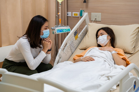 看望住院的女病人图片素材