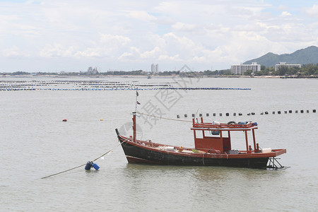 海上的小渔船图片