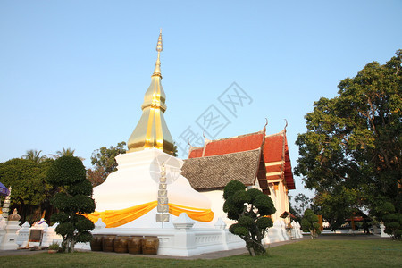 泰国的金塔佛像祭坛名字叫哈姆卡恩法拉图片