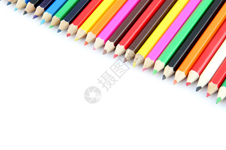白色背景上的混合彩色蜡笔背景图片
