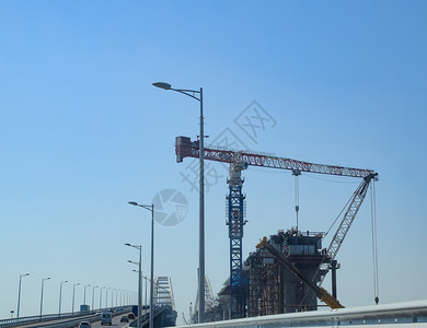 俄罗斯塔曼克里米亚桥2018年7月9日建造克里米亚桥起重机和铁路桥建造维修驾驶克里米亚桥21世纪的宏伟建筑新桥造克里米亚桥建造和图片