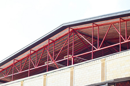 红色钢架建筑屋顶梁的钢架建筑细节背景