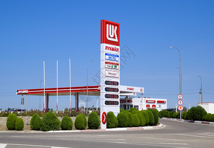 PetrovskayaRussia2017年8月日Lukoil石油公司在高速路上的加油站Lukoil石油公司在高速路上的加油站图片