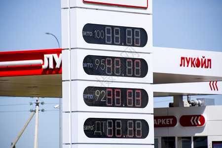 PetrovskayaRussia2017年8月日Lukoil石油公司在高速路上的加油站Lukoil石油公司在高速路上的加油站图片