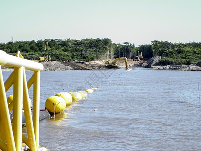 铺设水下天然气管道安装水下天然气管道在海岸附近铺设管道驳船起重机在海岸附近铺设管道驳船起重机铺设管道驳船起重机图片