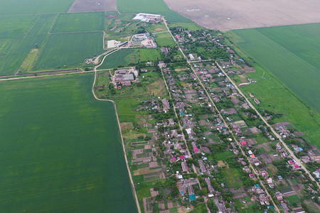 Elittnyy村的顶端景色街道和住宅Elittnyy村的顶端景色图片