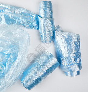 顶视图白色背景的垃圾用蓝色塑料袋图片