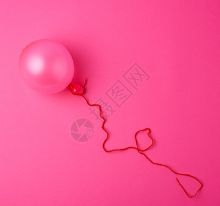 粉红背景的气球关闭图片