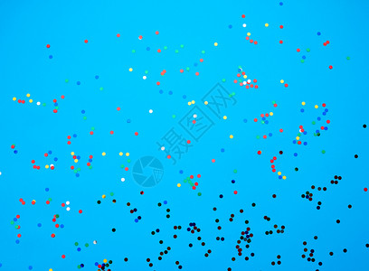 蓝色背景上散布的闪亮多色圆形彩蛋白生日节情人的喜庆背景图片