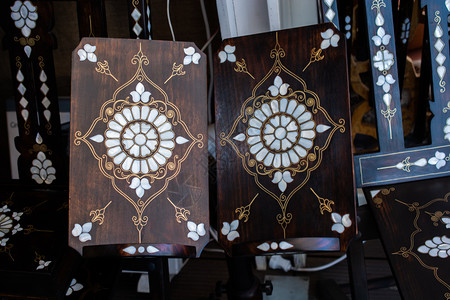 奥斯曼艺术珍珠之母在木托盘上印饰图片