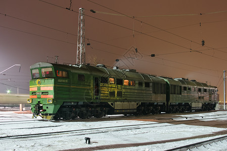 俄罗斯新西伯利亚2018年月4日火车或引擎是铁路运输工具为火车提供动力火车或引擎是铁路运输工具为火车提供动力图片