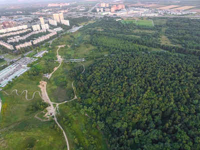 莫斯科地区郊区公园和格莱特郊区景观背景