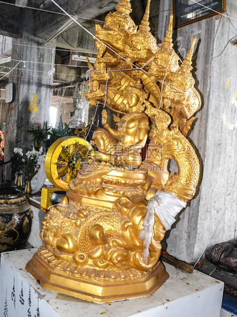 泰国普吉Phuket2014年7月3日泰国宗教佛纪念碑中的像泰国宗教纪念碑中的像图片