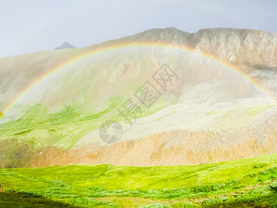 山谷彩虹自然的现象图片