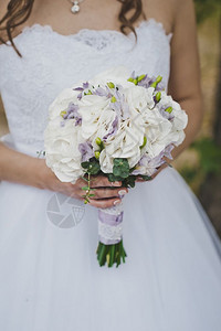 新娘手里拿着一束花新娘拿着一束白色的花549图片