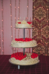 三层蛋糕白天鹅和玫瑰奶油514的天鹅做婚礼蛋糕图片