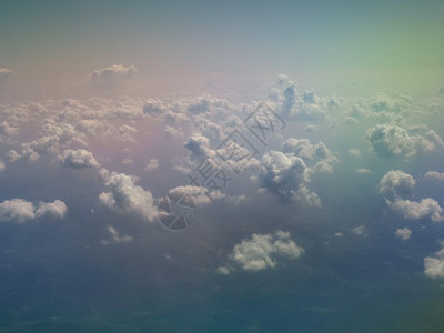 从飞机上看到的蓝天和白云背景图片