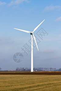 荷兰弗莱沃兰农田中的风力涡轮机图片