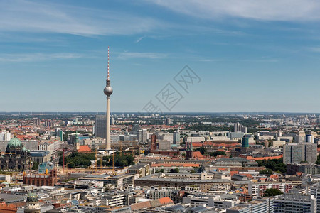 德国柏林电视塔的空中城市风景图片