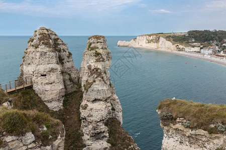 法国诺曼底Etretat附近石灰岩悬崖的著名成本图片