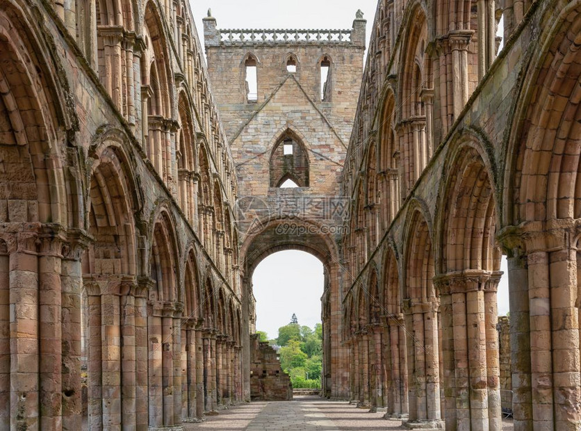 查看苏格兰边界杰德堡修道院废墟内的拱门查看苏格兰边界的杰德堡修道院废墟图片