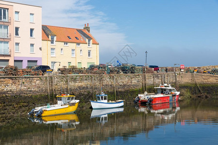 苏格兰圣安德鲁斯港的小型渔船和龙虾码头苏格兰圣安德鲁斯港的渔船和龙虾码头图片