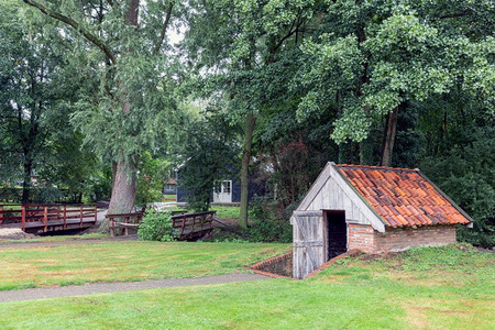 荷兰农村露天博物馆配有小棚子用于冬季储存陶瓷器图片