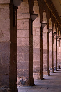 毕尔巴鄂市的柱体结构图片