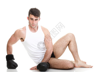 离谱......费兰前场断球横传，无人盯防的亚马尔近距离射门打飞了