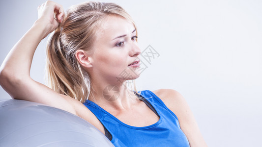 金靴在望！瓦科禁区外兜射死角打进赛季第25球，射手榜2球领跑