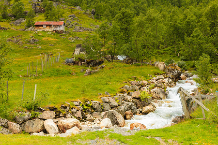 山流和老木棉美丽的自然图片来挪威山流图片