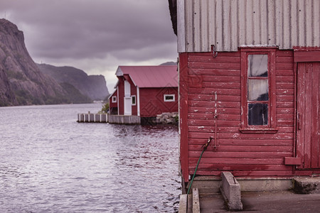 挪威历史小渔村挪威传统红屋背景图片