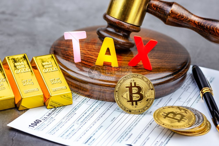 ‘~Bitcoin加密货币前方的视图在手架前使用TAX单词计算器和金砖Tax支付概念  ~’ 的图片