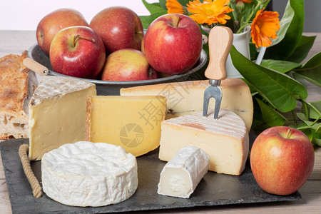 诺曼底坎伯特的奶酪背景图片