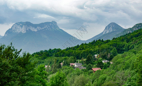 夏季山地景观图图片