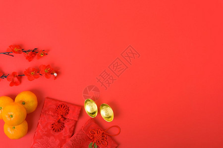 新一年的节日概念平坦的景象新年快乐红包与金币CharacterFU图片