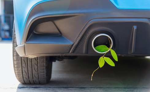 废气排泄物燃料中绿色叶的环境概念使用高效的废气代替烟雾有助于阻止二氧化碳的产生背景图片
