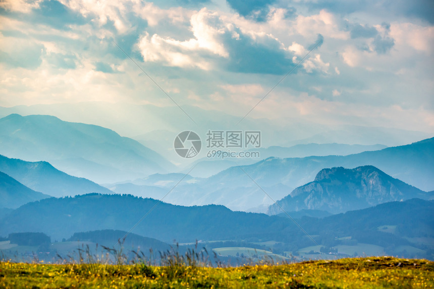 从奥地利斯提里亚格拉茨的石山Schockl山峰上看到的景象旅游和徒步娱乐场所从斯提里亚格拉茨的石山Schockl山峰上看到的景象图片