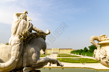 2013年4月日奥地利维也纳在著名的SchonbrunnPalace喷泉与大Parterre花园旅游目的地在著名Schonbru图片