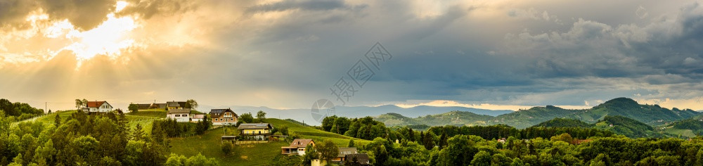 奥地利南部施蒂里亚葡萄园山的全景托斯卡纳像访问的地方一样春季日落时的景观托斯卡纳像访问的地方一样图片
