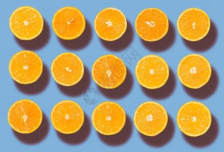 蓝色背景半切有机橙子的背景分行半切有机橙子的背景图片