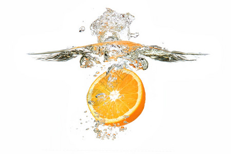 橙子水果在白色背景下掉入水花中健康食品橙子水果在白色背景下落入水花中图片