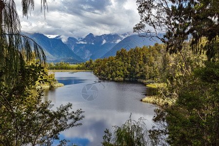 夏季新西兰马森湖景色图片