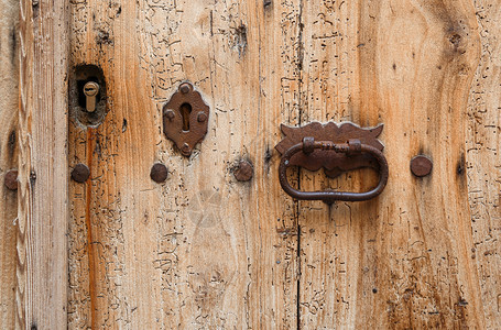 西班牙吉罗纳带钥匙孔和把手的非常古老木门纹身图片