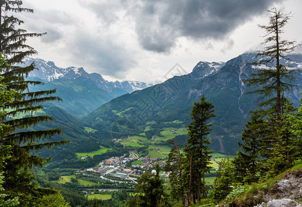 夏季阿尔卑斯山覆盖的视野奥地利韦尔芬图片