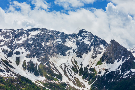 阿尔卑斯山圣戈达多道或哥特哈德山夏季风景瑞士图片
